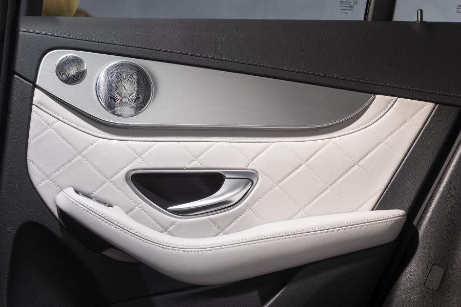 Детали интерьера Mercedes-AMG GLC43 4Matic Coupe (C253) 2019 года  (NA) (фото 65 из 69)
